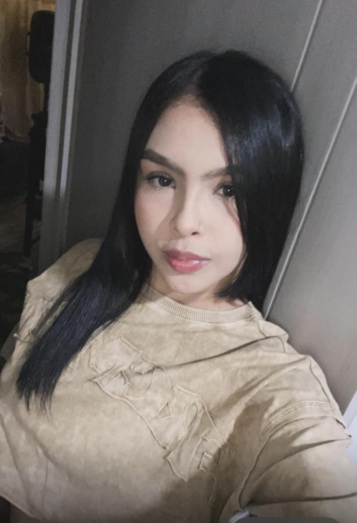 643740405: Chica busca chico en Almería