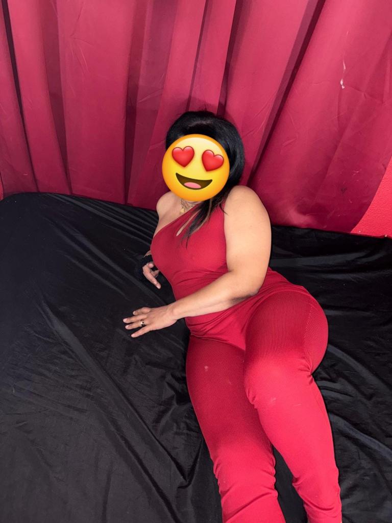 613849583: Chica busca chico en Barcelona