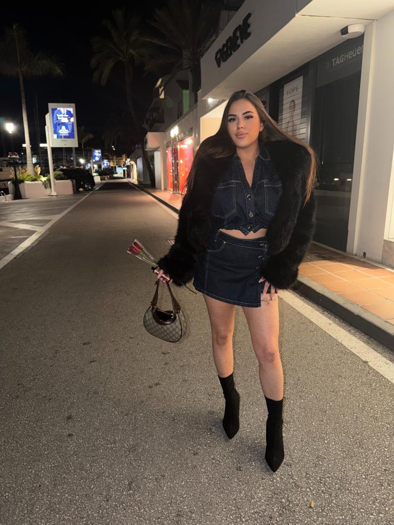 672126389: Chica busca chico en Málaga