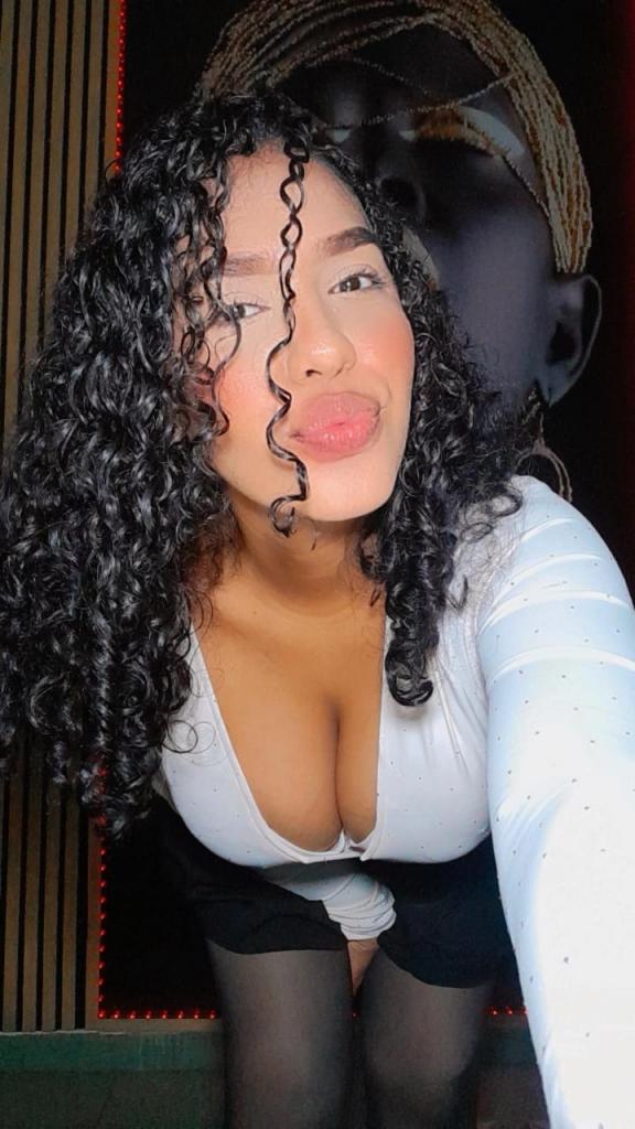 603944191: Chica busca chico en Almería