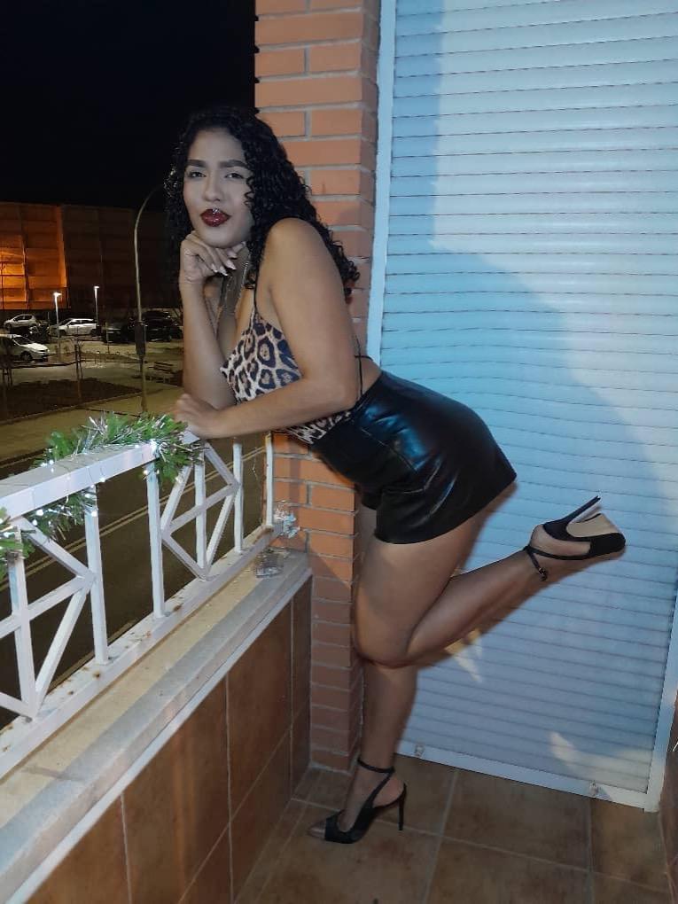 603944191: Chica busca chico en Almería