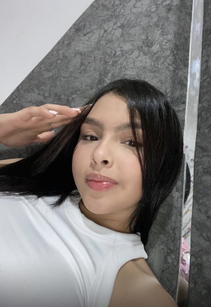 643740405: Chica busca chico en Almería