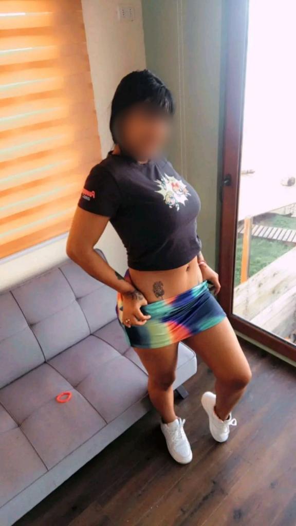 614670681: Chica busca chico en Sevilla