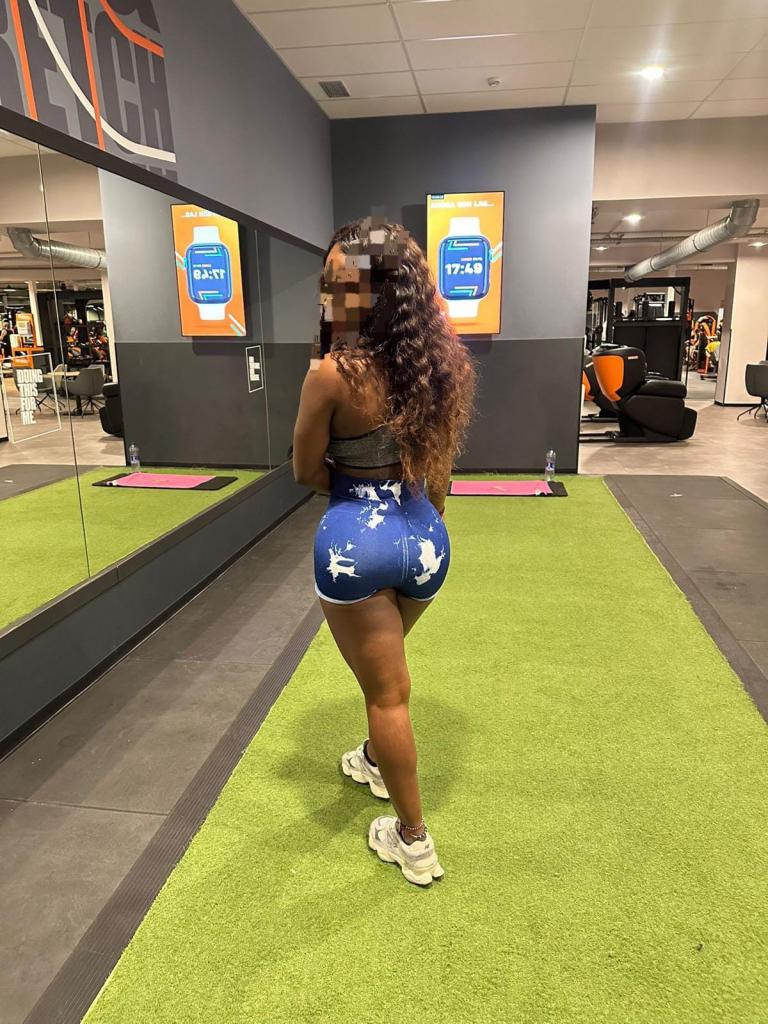 677315283: Chica busca chico en Cádiz