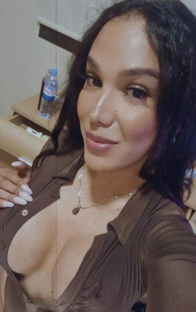 674469580: Transexual en Barcelona