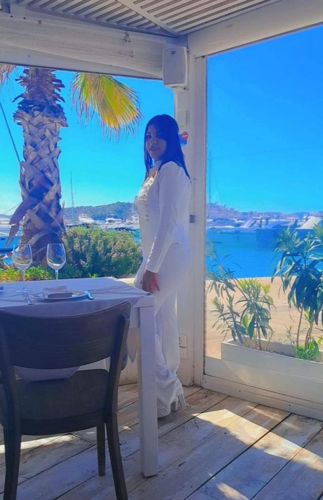 Chica busca chico en Ibiza: 