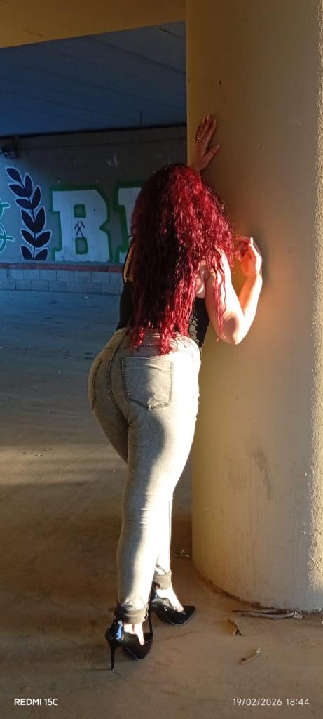 Chica busca chico en Cádiz: 