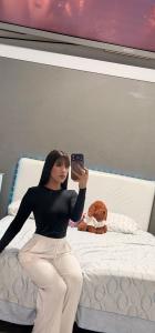 617746381: Chica busca chico en Madrid