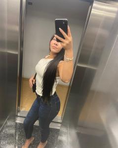 613803928: Chica busca chico en Barcelona