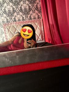 613849583: Chica busca chico en Barcelona