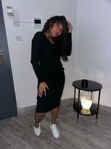 613467182: Chica busca chico en Barcelona