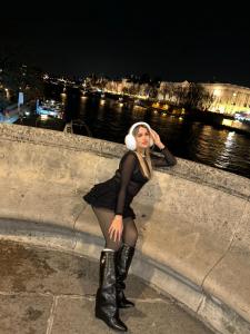 645731809: Chica busca chico en Málaga