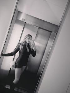 666314275: Chica busca chico en Ibiza