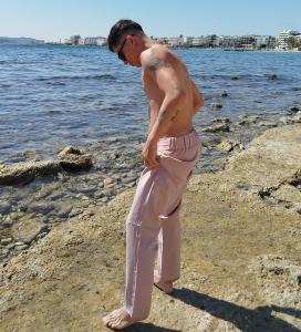 643314821: Chico busca chica en Ibiza