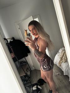 613117656: Travesti en León