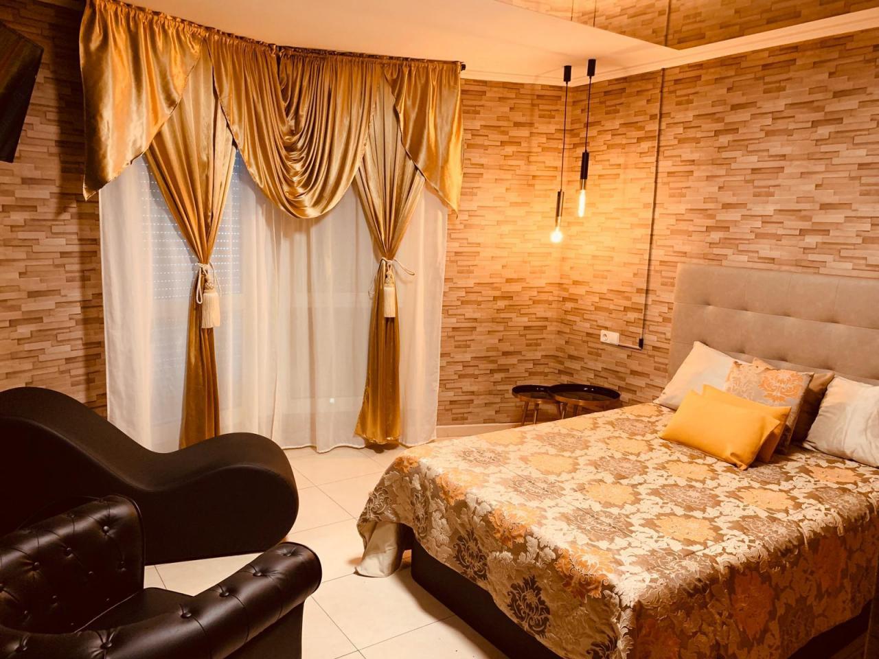 Chica busca chico en Madrid: 