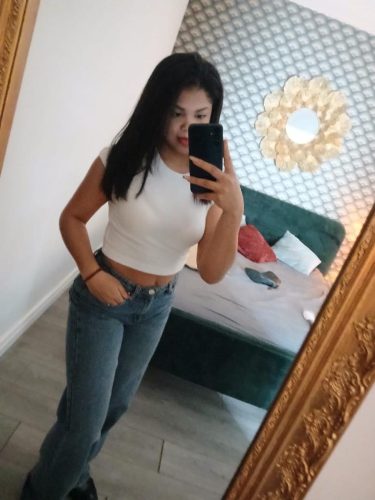 604207807: Chica busca chico en Cantabria