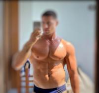 617690330: Chico busca chica en Granada