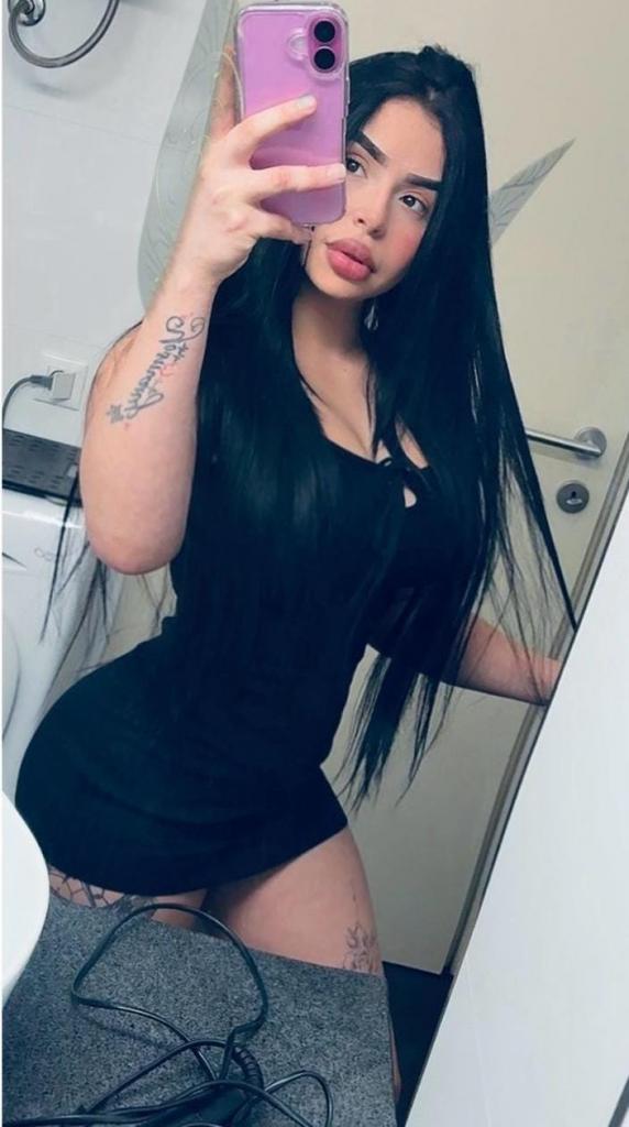 Chica busca chico en Ibiza: 