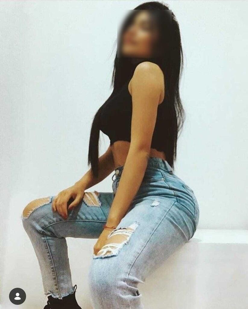 697245274: Chica busca chico en Barcelona