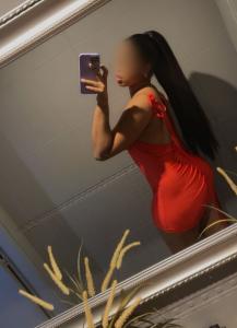 631854981: Chica busca chico en Gerona