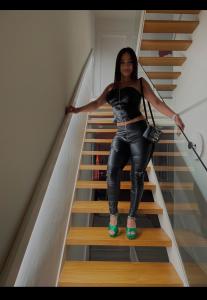 613862565: Chica busca chico en Almería