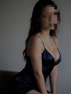 667775834: Chica busca chico en Sevilla