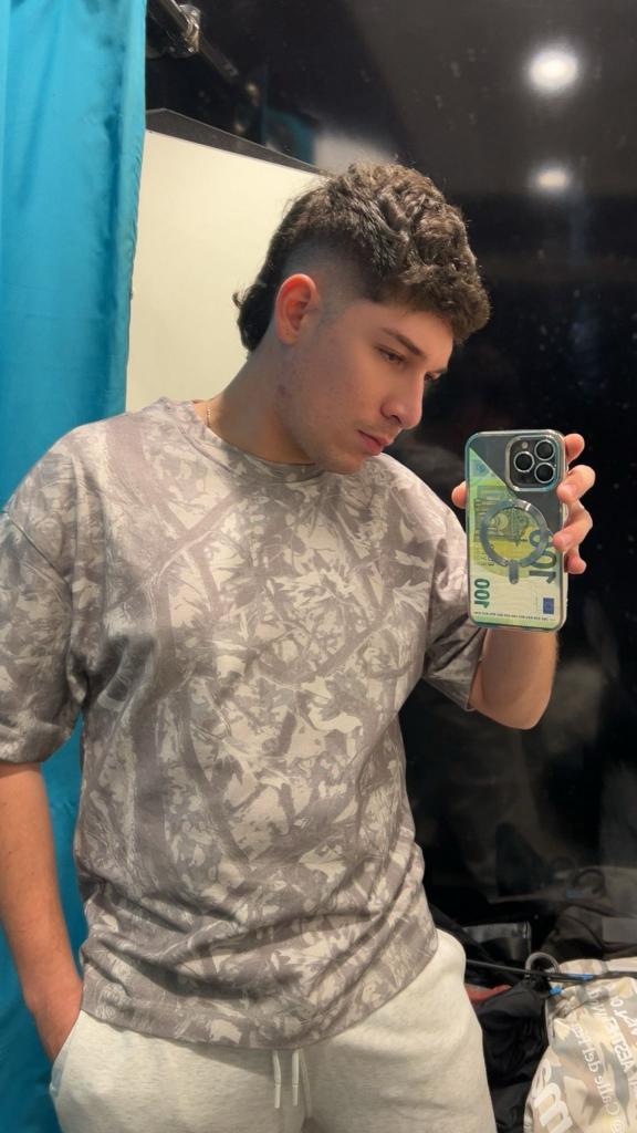 663167292: Chico busca chica en Murcia