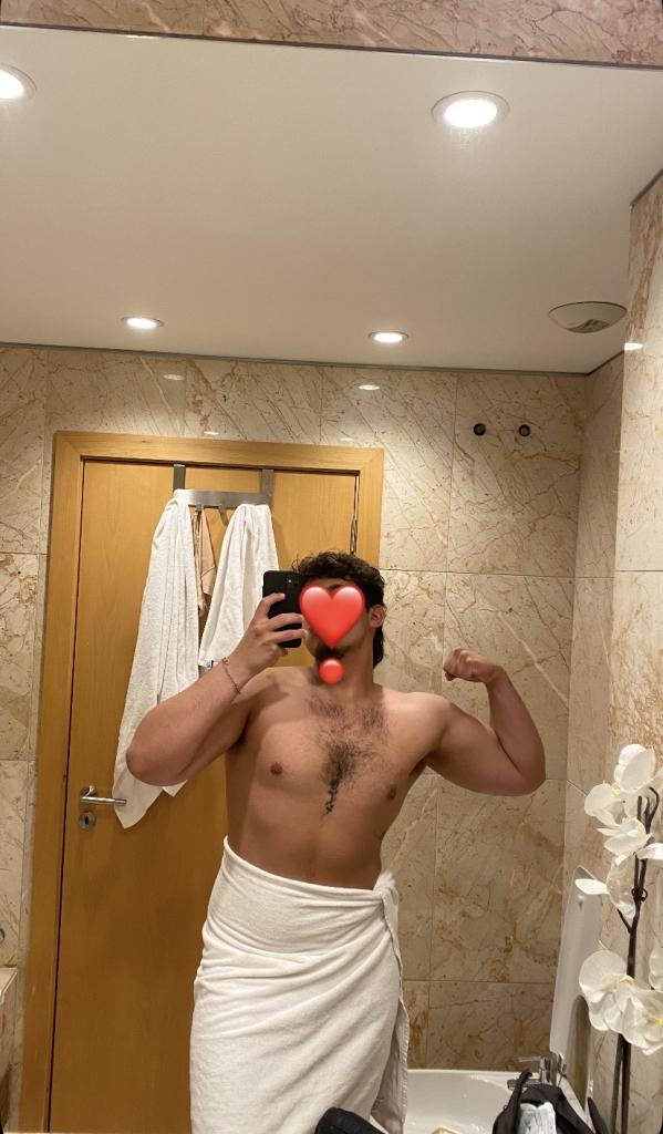 Chico busca chica en Sevilla: 