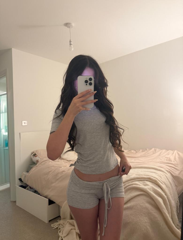 Chica busca chico en Alicante: Chica busca chico