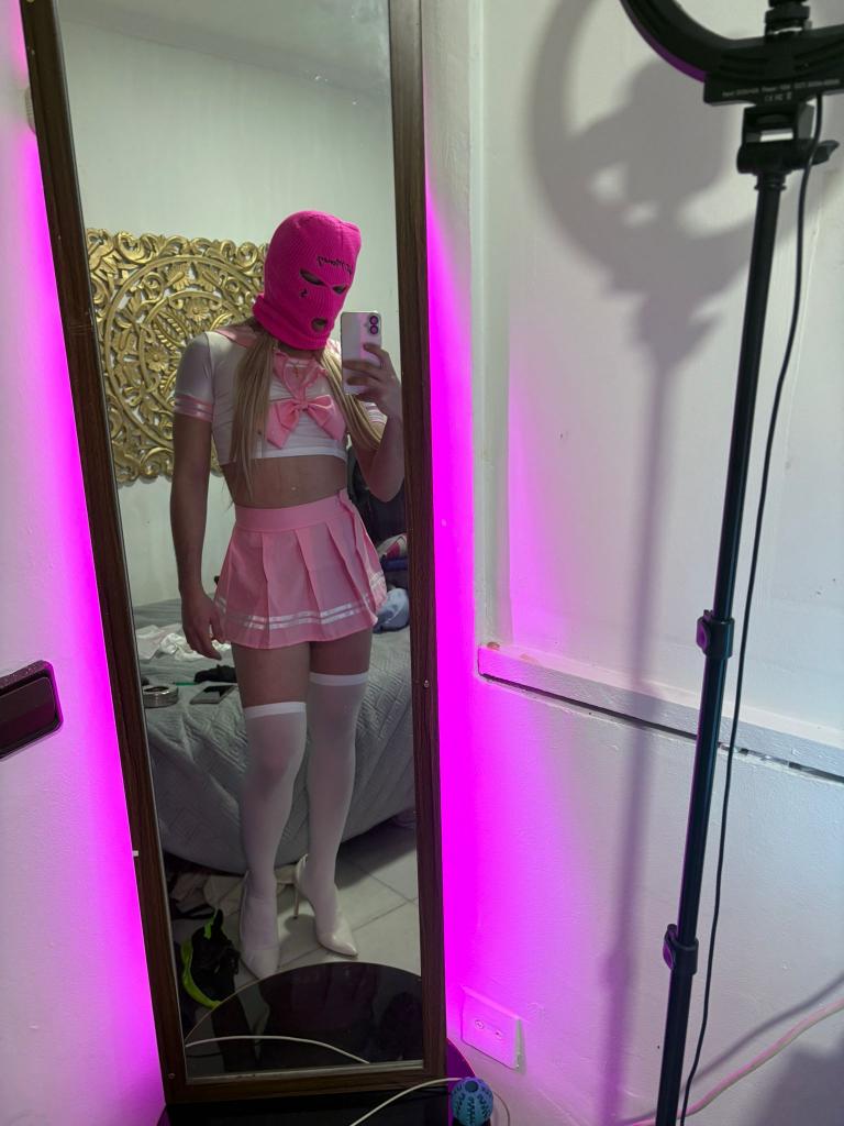 677469352: Transexual en Sevilla