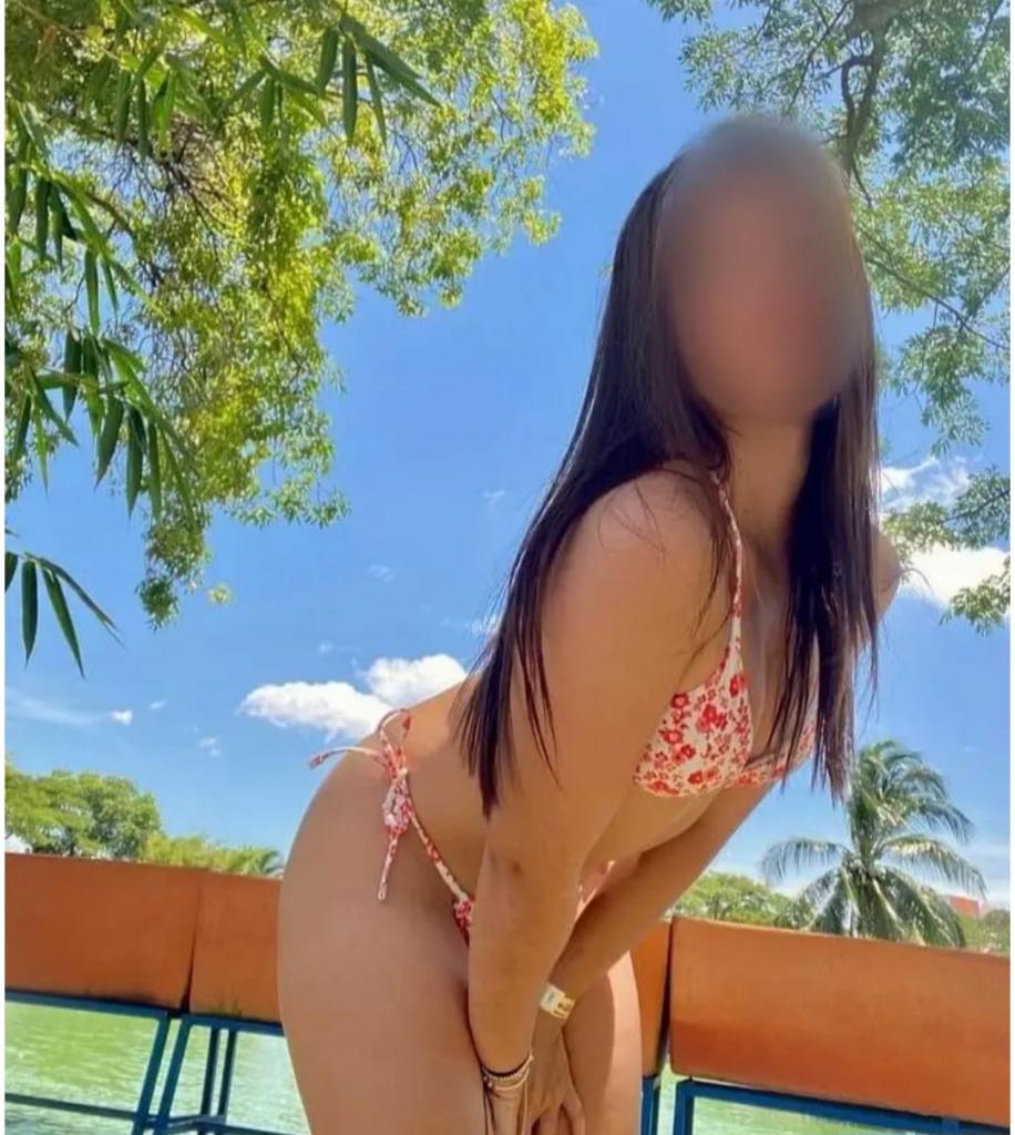 624737431: Chica busca chico en La Coruña