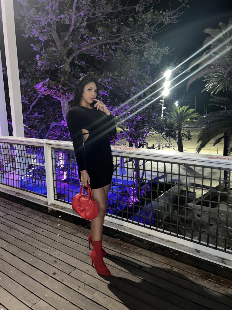 666883498: Chica busca chico en La Coruña