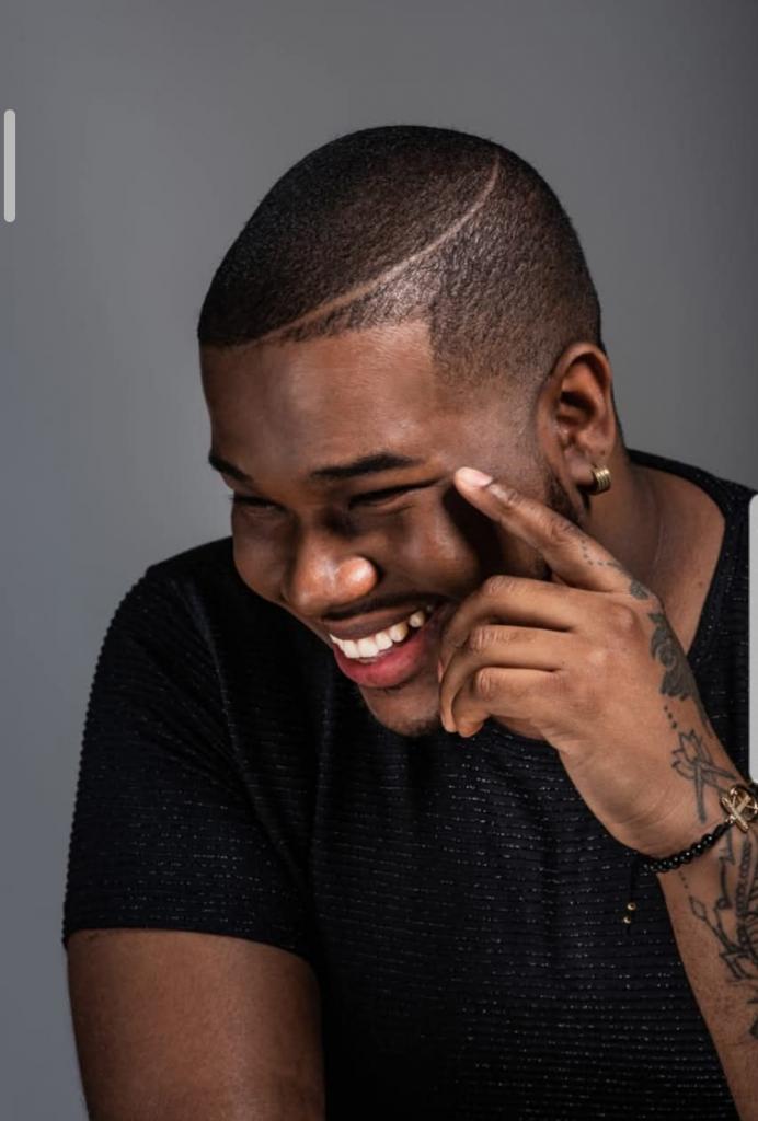 633509531: Chico busca chica en Barcelona