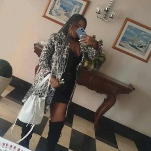 697224916: Chica busca chico en Barcelona