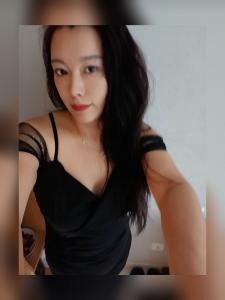 667608456: Chica busca chico en Gerona