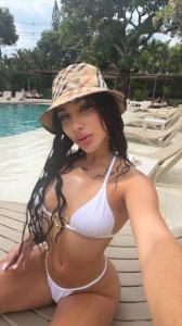 677923149: Chica busca chico en Barcelona