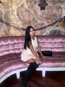 647315397: Chica busca chico en Madrid