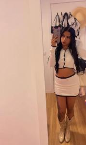 647315397: Chica busca chico en Madrid