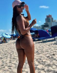 663138079: Chica busca chico en Sevilla