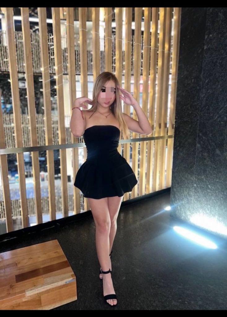 647691464: Chica busca chico en Barcelona