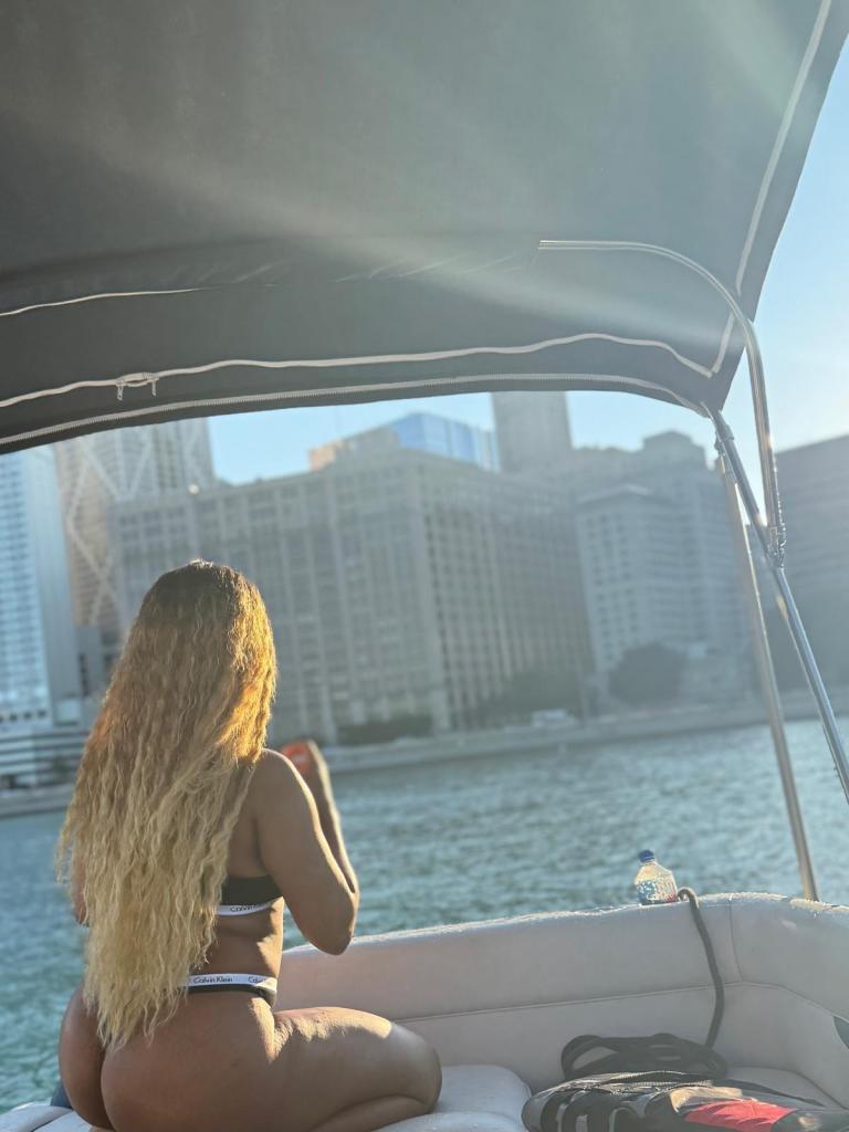 Chica busca chico en Cantabria: Chica busca chico