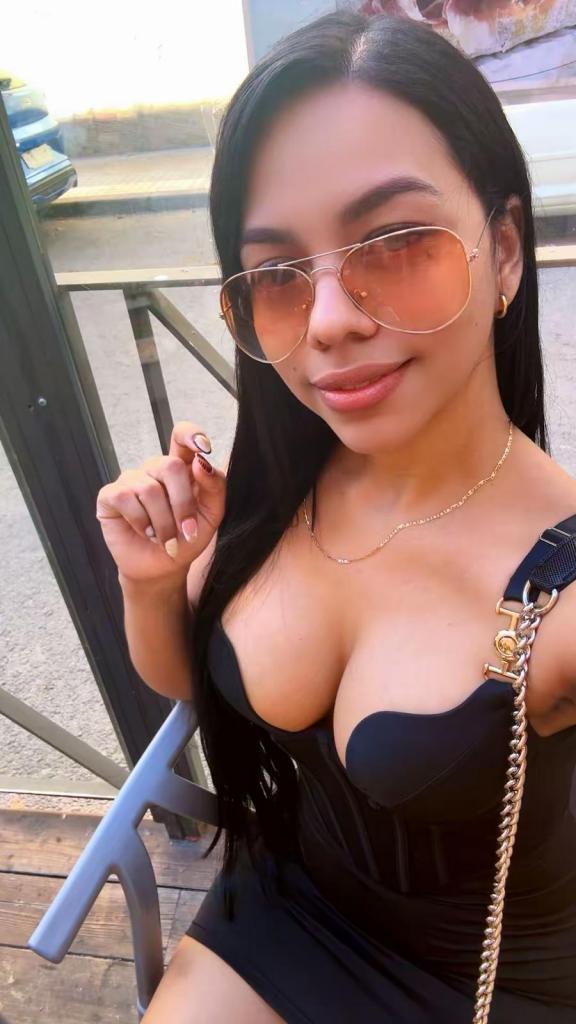 Chica busca chico en Alicante: Chica busca chico