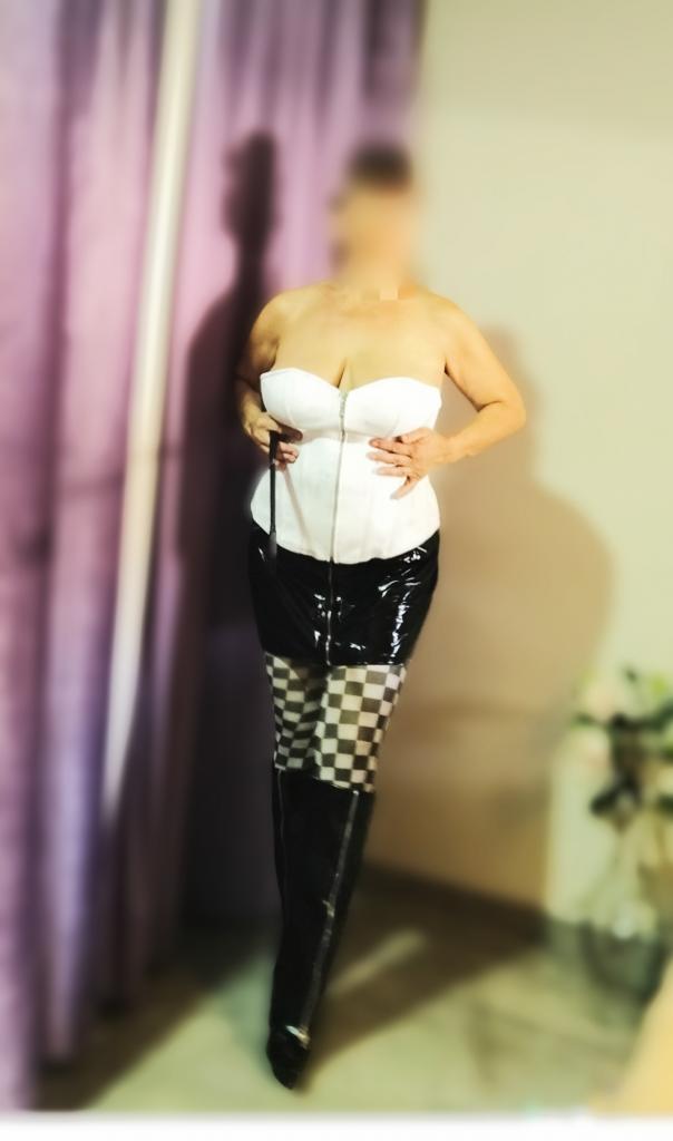 Chica busca chico en Sevilla: 