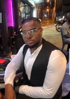 633509531: Chico busca chica en Barcelona