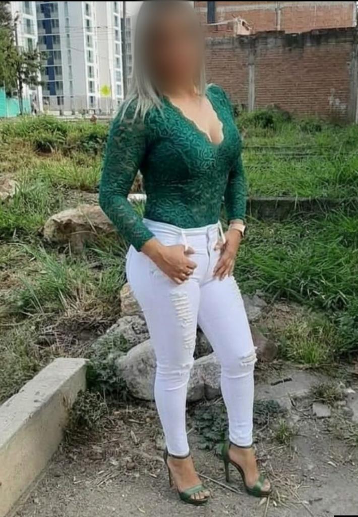 643856150: Chica busca chico en La Coruña