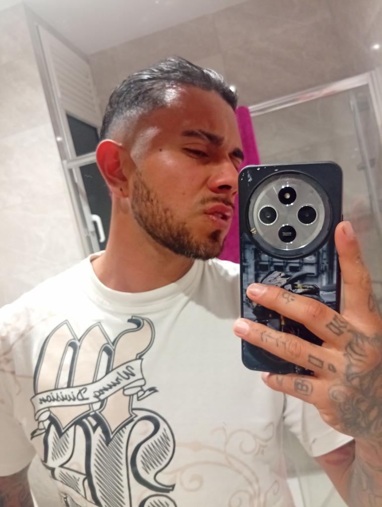 631336049: Chico busca chica en Alicante