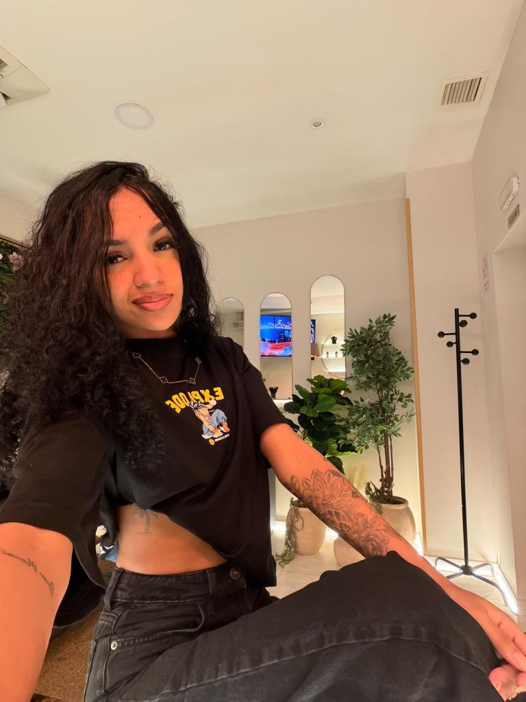Chica busca chico en Valencia: Chica busca chico