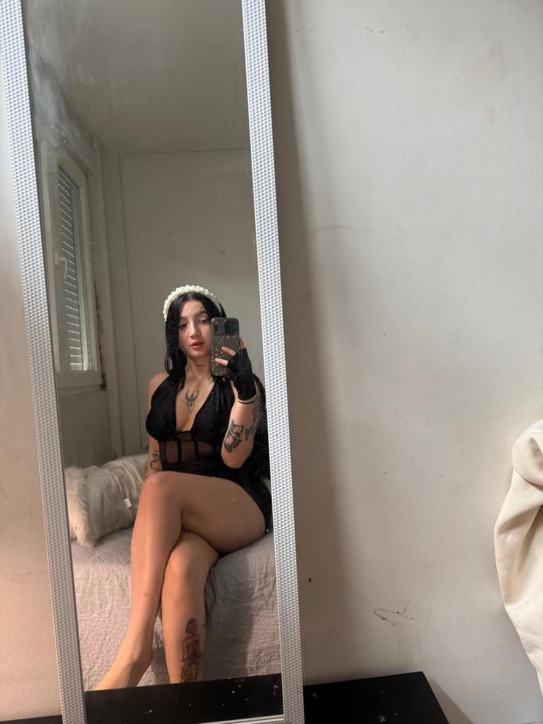 617492072: Chica busca chico en Barcelona