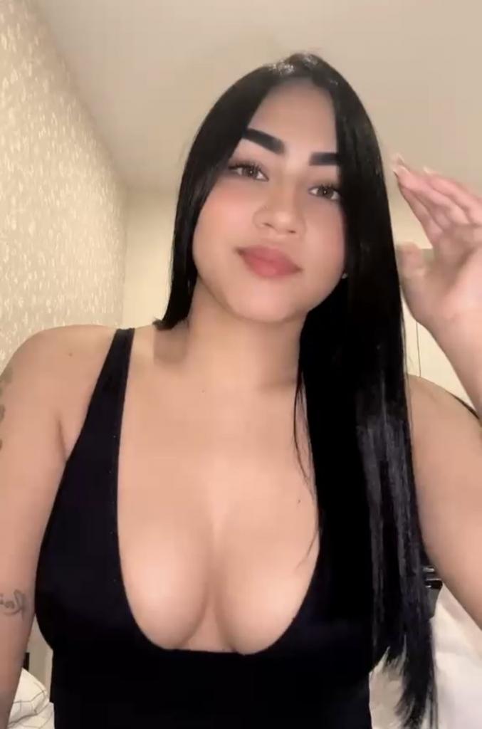 605983323: Chica busca chico en Sevilla